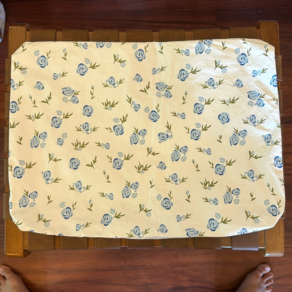 NWT Aloha collection Le Jardin Max pouch!